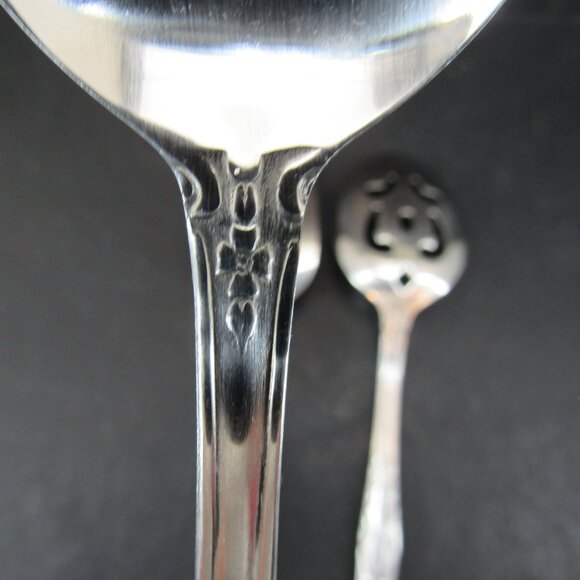 Hanford Forge Stainless Steel Serve Ware Floral Design Set of 5 Pieces - Picture 11 of 13